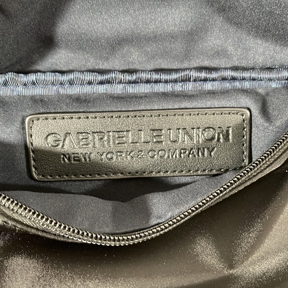 NEW YORK & COMPANY GABRIELLE UNION FANNY PACK BLACK & WHITE NEW - Picture 3 of 8